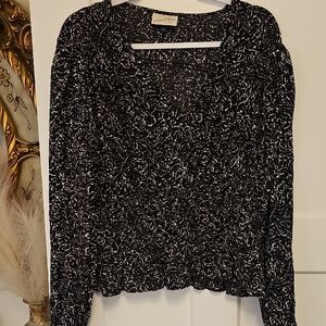 Universal Thread XXL Black and White flower Patterned Peplum Blouse